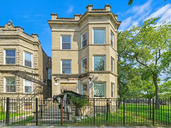 3906 W Gladys Ave, Chicago, IL 60624