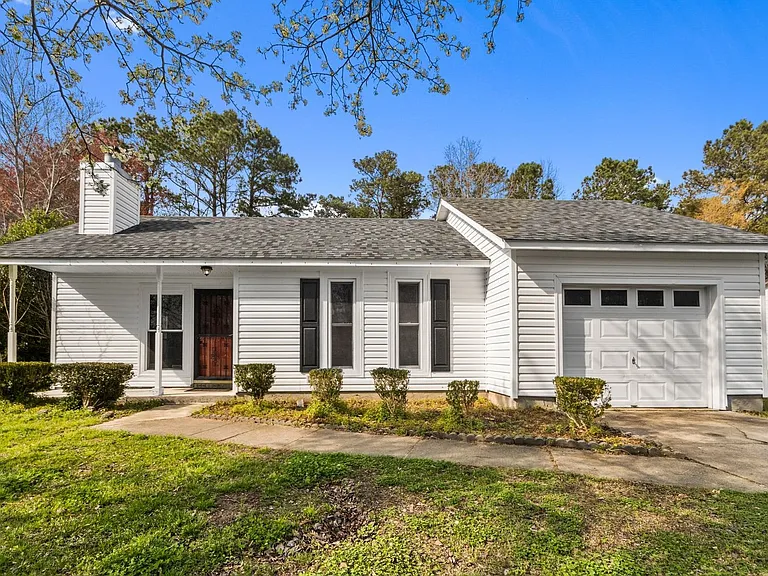 1003 Springdale Dr — Photo 1