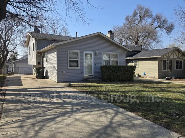 307 N Rosedale Ct, Round Lake, IL 60073