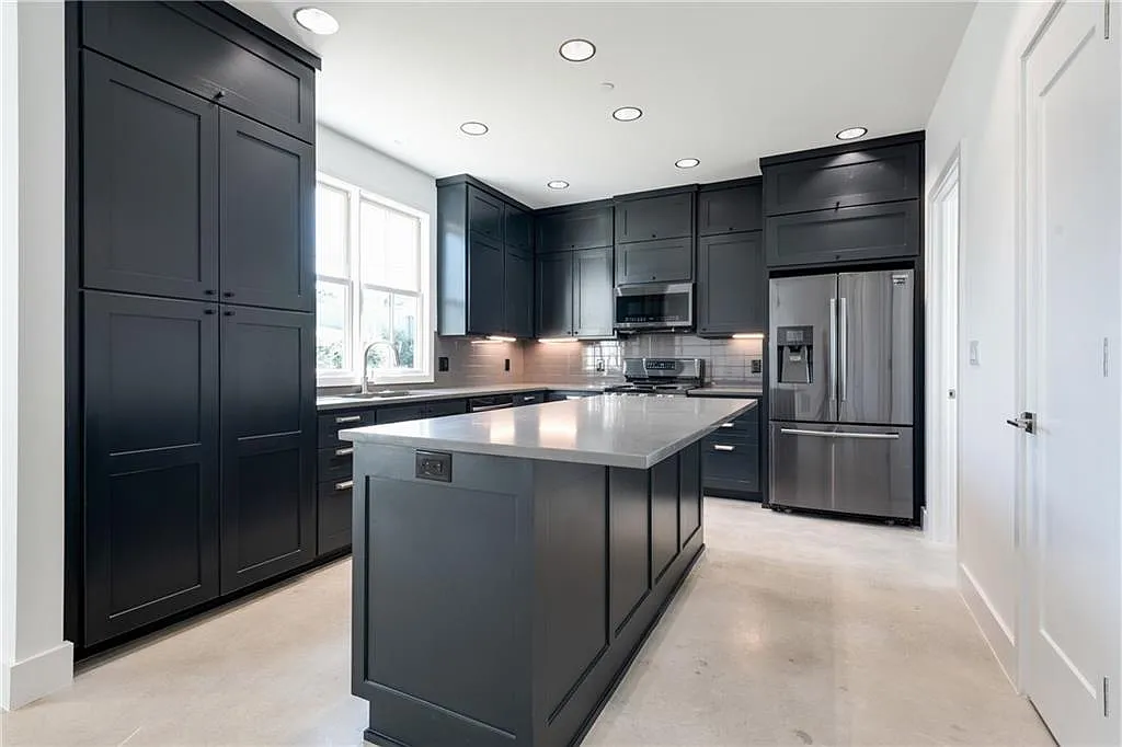 Building Photo - 408 W 38th St #1