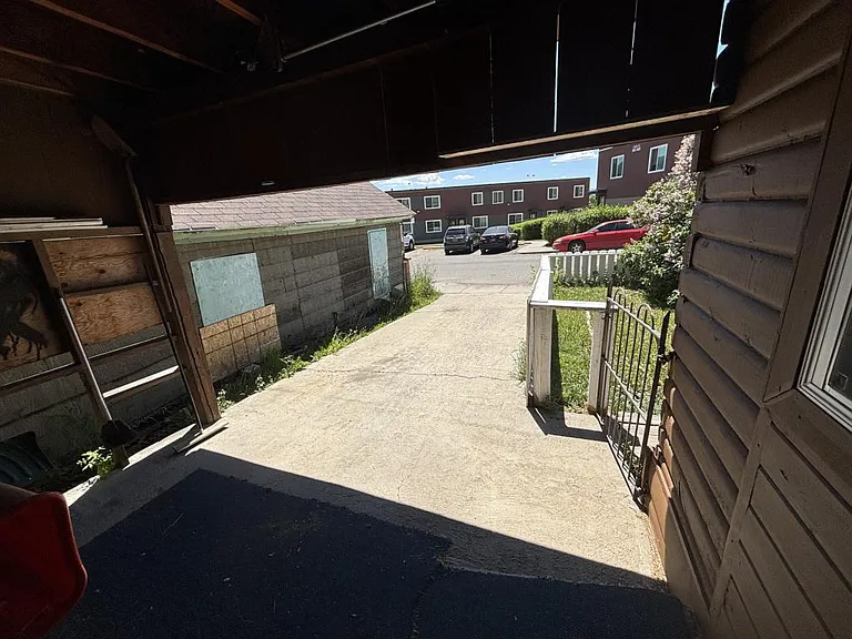 235 Curtis St — Photo 6