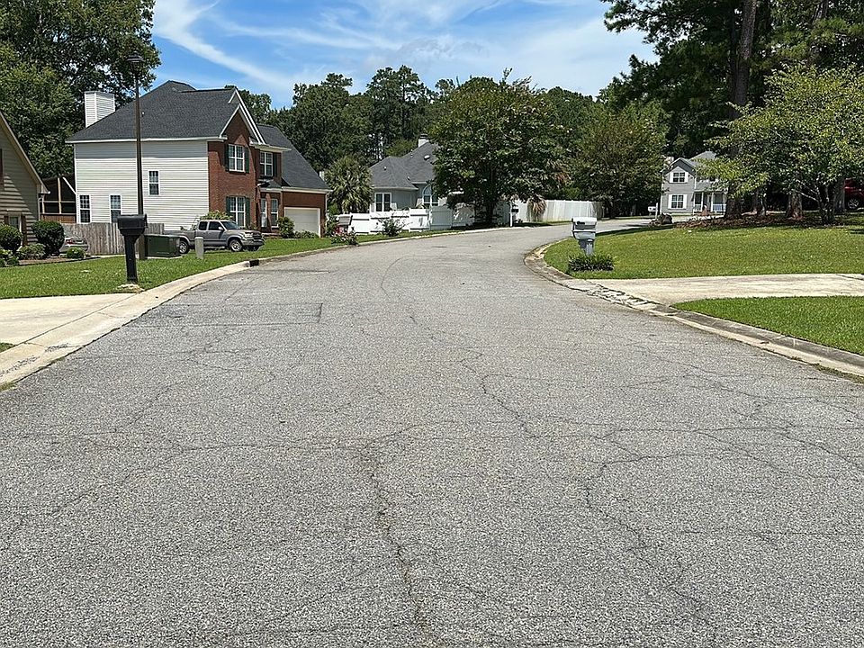 2nd image of 116 Ashford Trace Ln