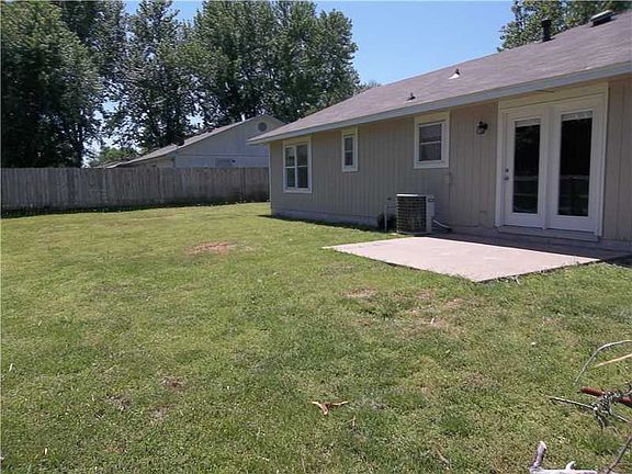 4th image of 1003 Henegar Dr
