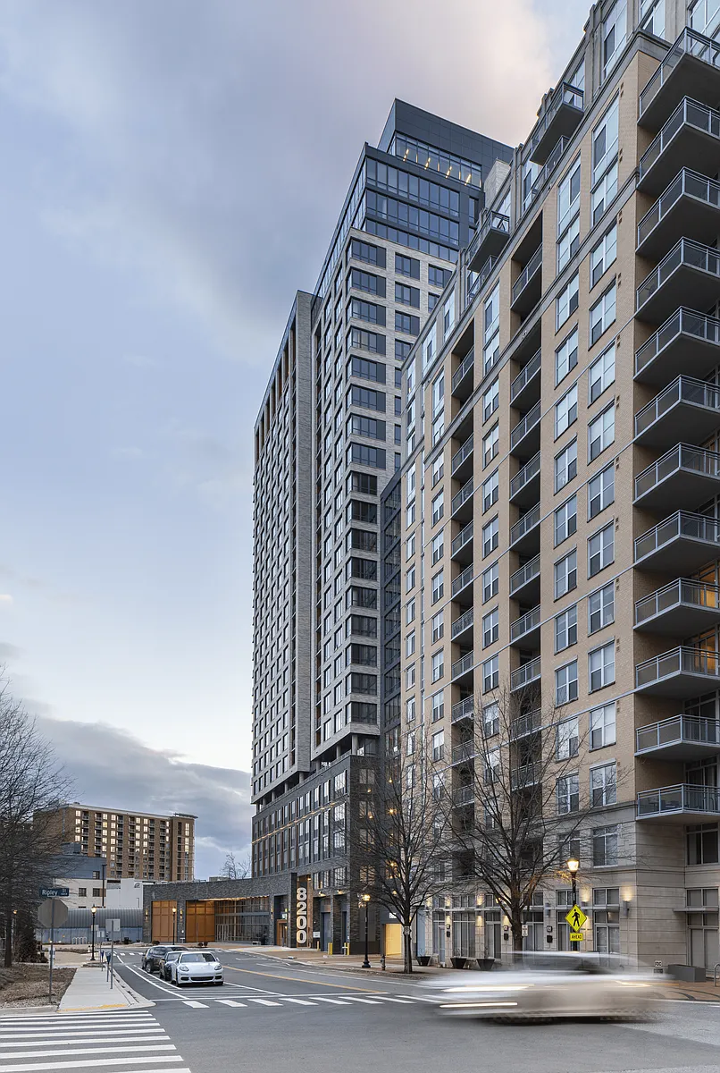 Building Photo - Solaire 8200 Dixon