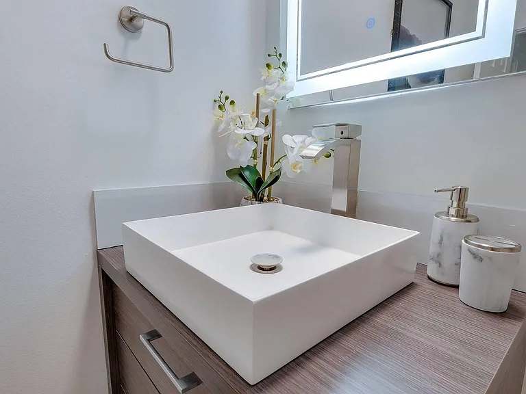 414 E Gaston St — Photo 20