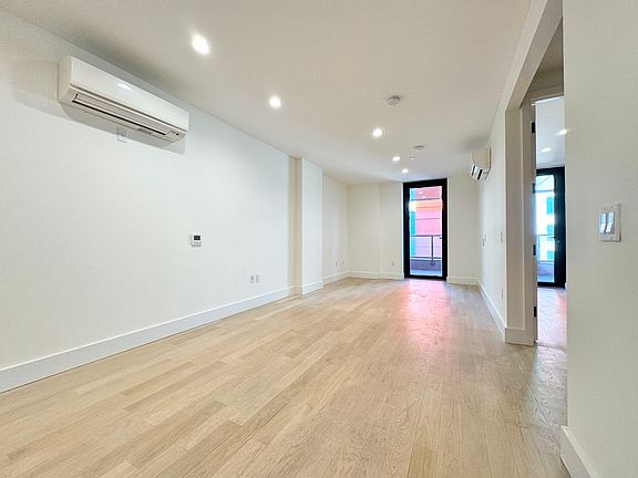 3rd image of 260 Gold St #1006JJ