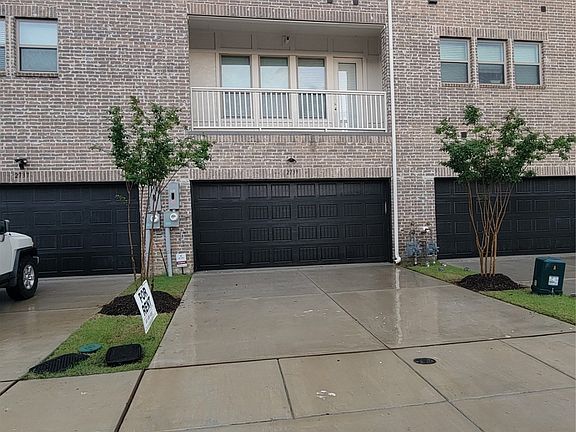 3rd image of 2739 Levee Ln
