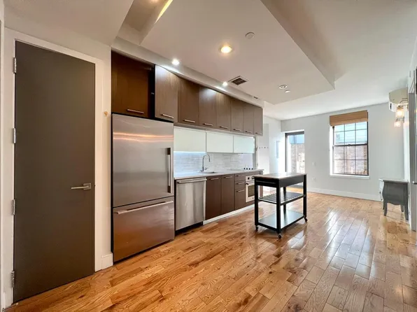 72 Willoughby Street image 1 of 11