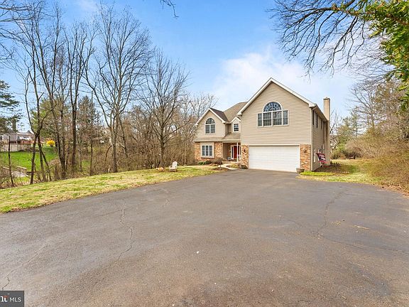 3rd image of 880 Troxel Rd
