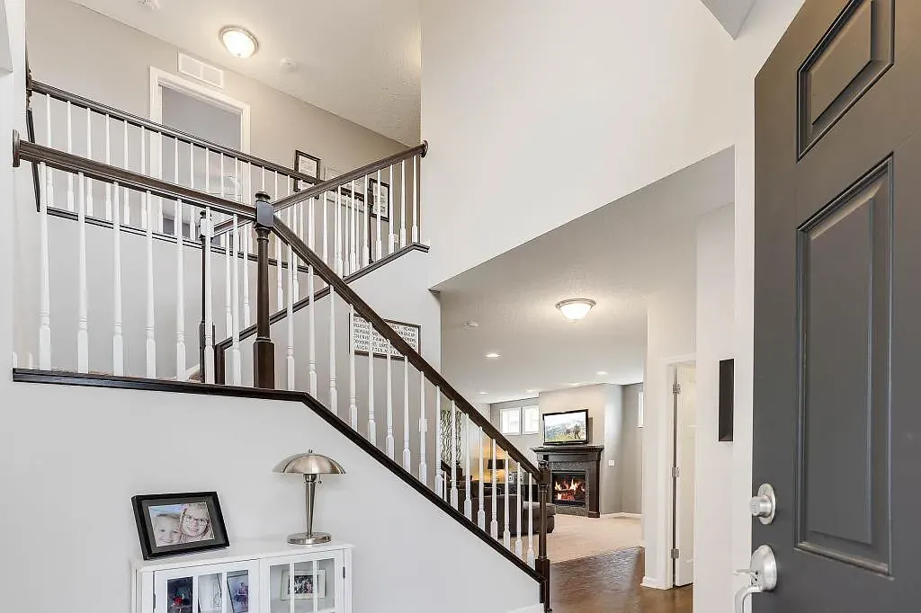 4 bed, 2439 sqft, $3,700 — Photo 3