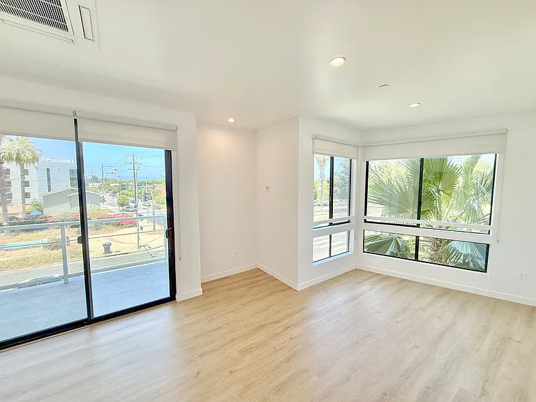 11500 Culver Blvd — Photo 2