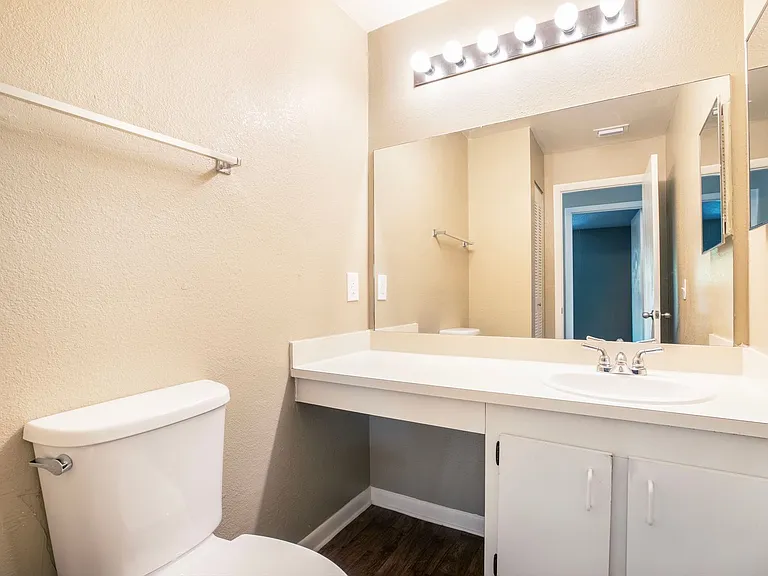 CORAL FALLS APARTMENTS — Photo 49