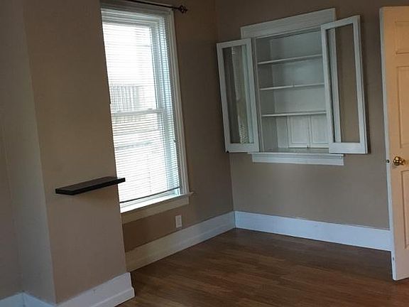 3rd image of 304 E Mulberry St APT 1
