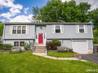 39 Harlow Ct, Naugatuck, CT 06770