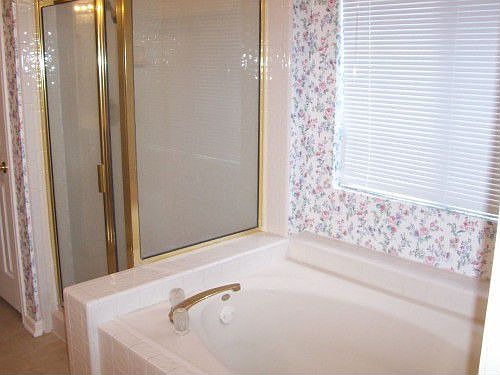 3rd image of 1210 Saxonhill Dr