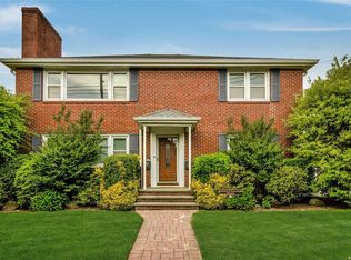 82 Haven Ave, Port Washington, NY 11050