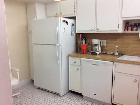 4th image of 4001 Hillcrest Dr APT 508