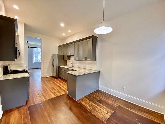 3rd image of 320 Mulberry St
