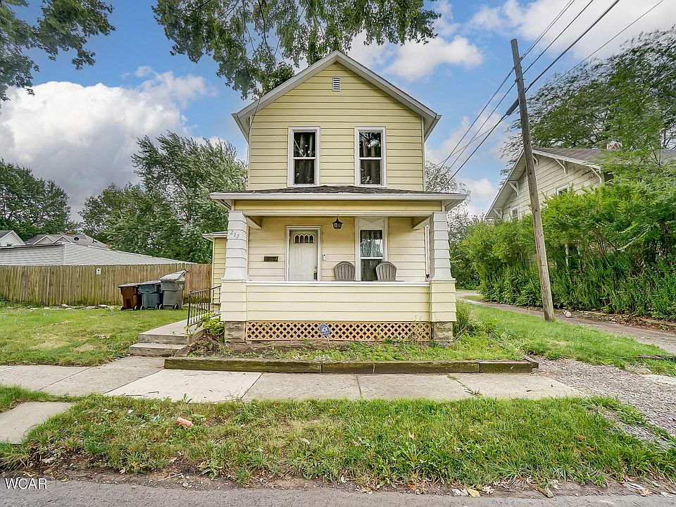 1st image of 217 W Grand Ave