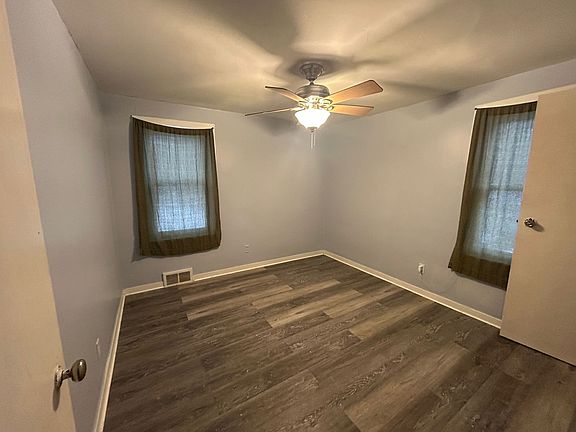 4th image of 33 Ellwood Pl