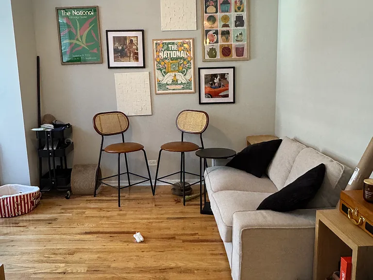1351 W Roscoe St #2 — Photo 5