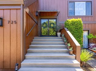 725 White Oak Dr, Santa Rosa, CA 95409