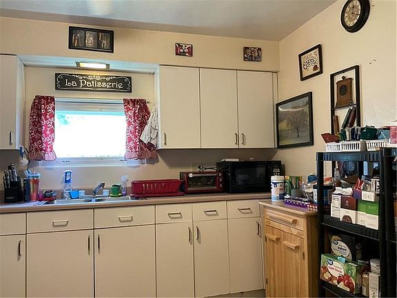5th image of 225 E 4th Ave