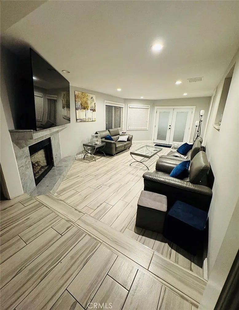 3 bed, 1098 sqft, $4,500 — Photo 4
