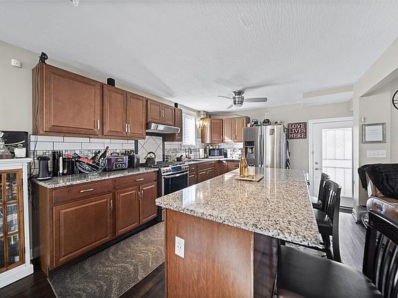 3rd image of 573 S Weyant Ave