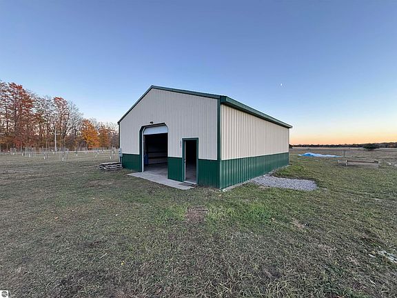 2nd image of 2845 W Armstrong Lake Trl
