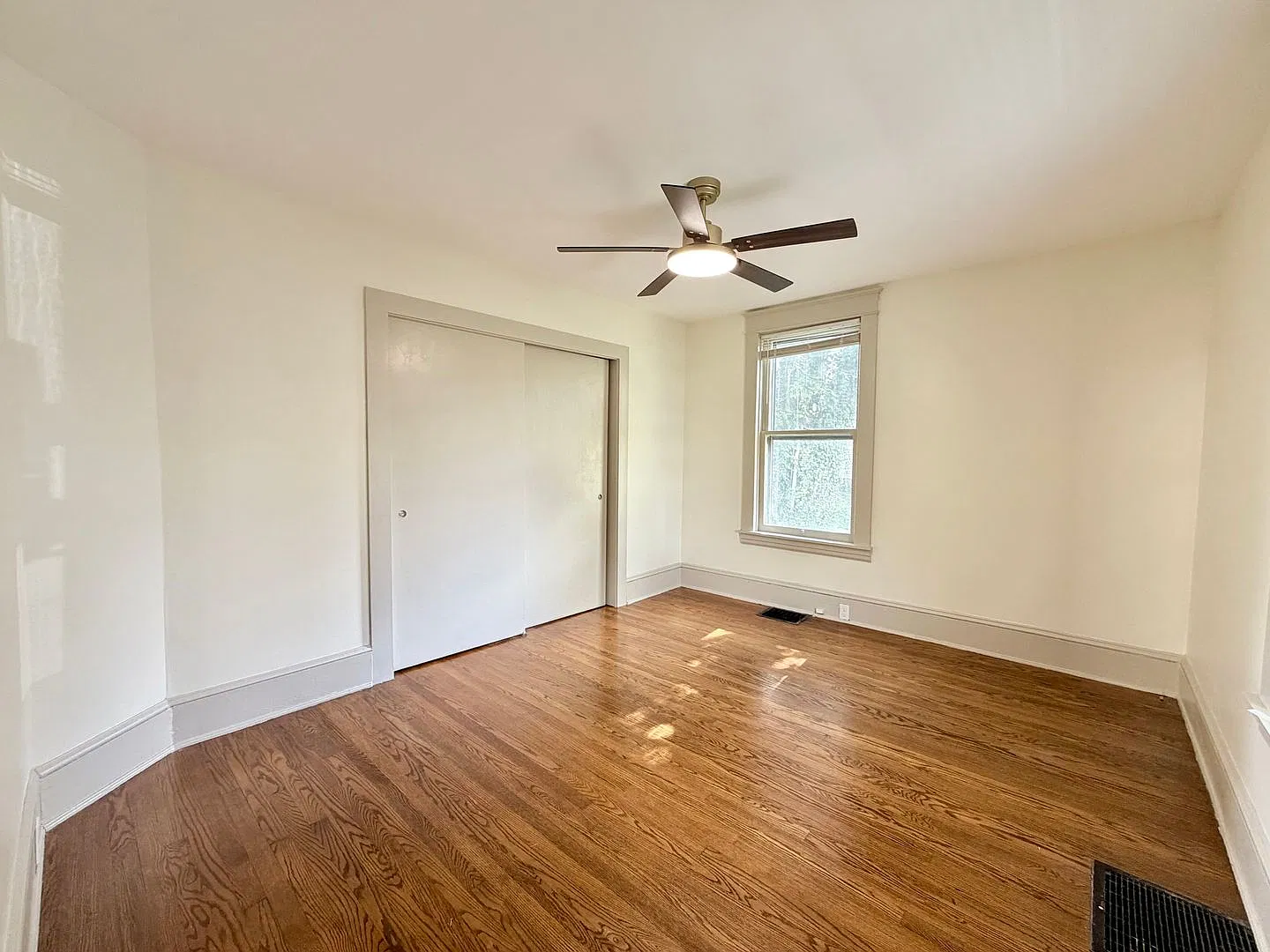 Spacious 4-Bedroom Historic Home Near Downtown Kingsport | 2,250 Sq. Ft. — Photo 3