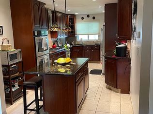 13 Wheeler Rd, Kendall Park, NJ 08824