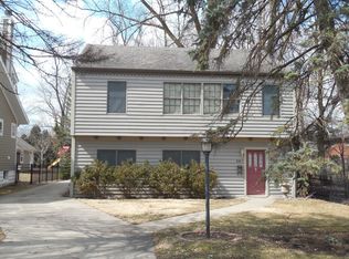 384 Grandview Ave, Glen Ellyn, IL 60137