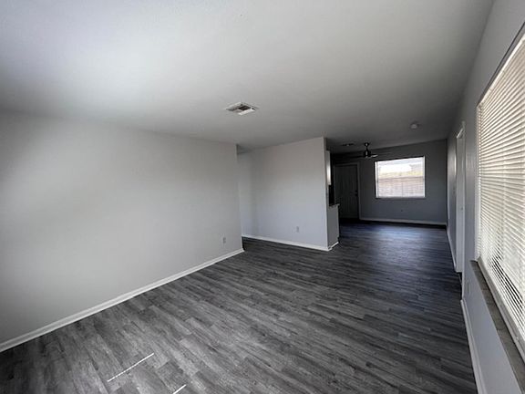3rd image of 490 NE 33rd Street