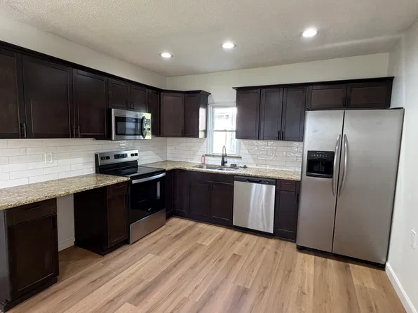 104 Greenwood St #1, New Britain, CT 06051