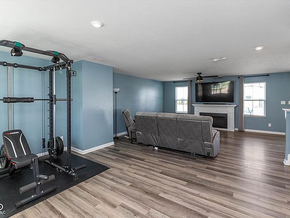 3rd image of 3120 E Sheldon Way