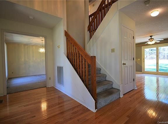 3rd image of 650 Timberlane Trl