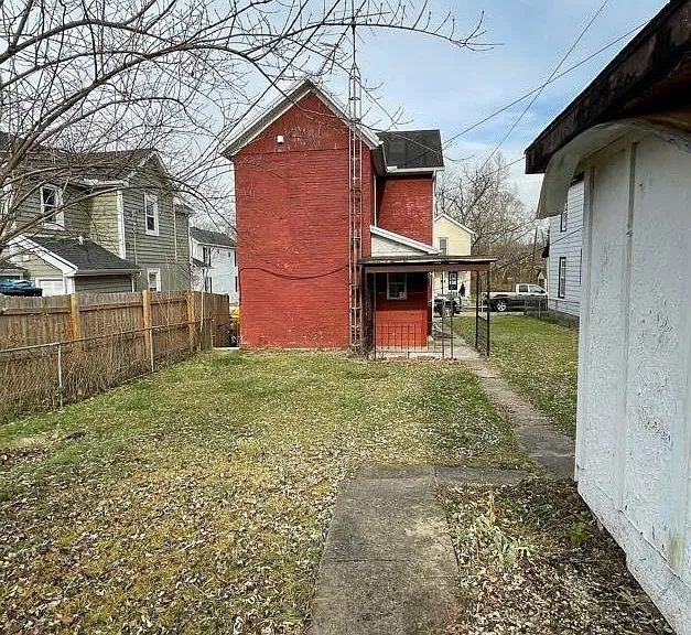 822 E Sycamore St — Photo 19