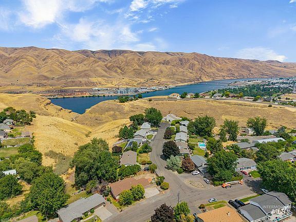 3rd image of 2390 Rolling Hills Dr