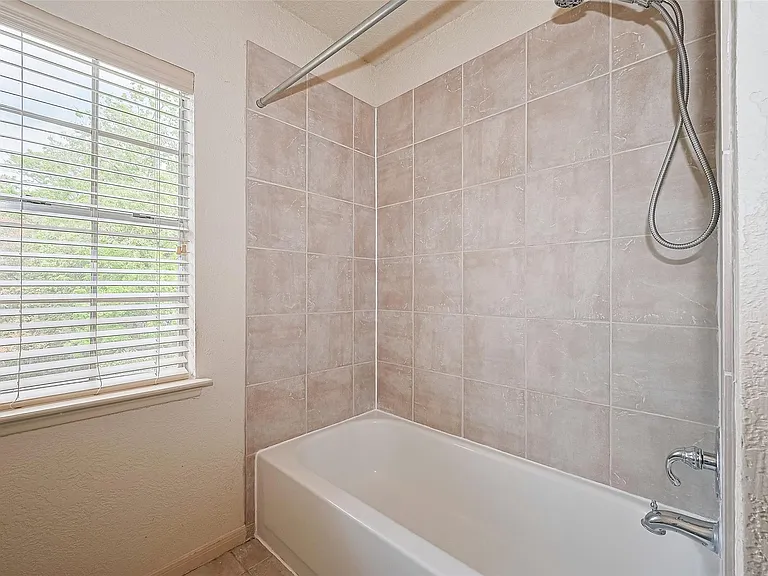 3614 Bee Bayou Ln — Photo 37