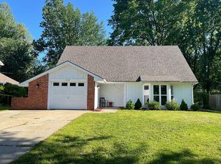 3021 W 23rd Ter, Lawrence, KS 66047