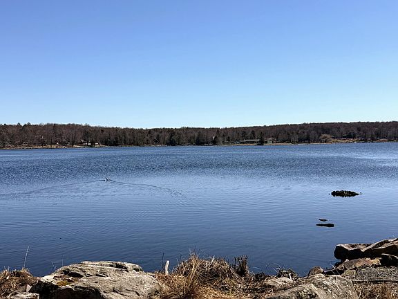 3rd image of 9 Stillwater Dr