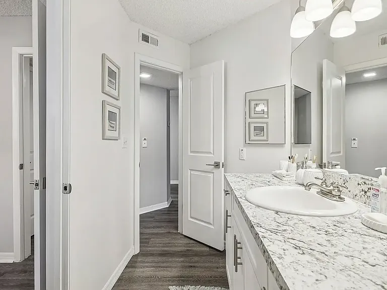 537 Sunbranch Ln — Photo 1