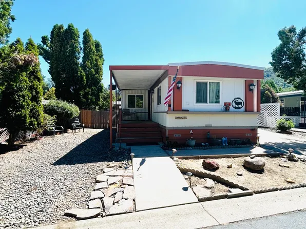 515 E Main St, Rogue River, OR 97537