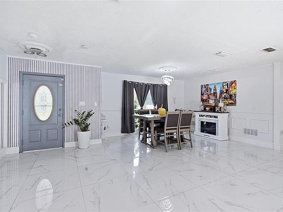 5th image of 1124 KING ARTHUR COURT