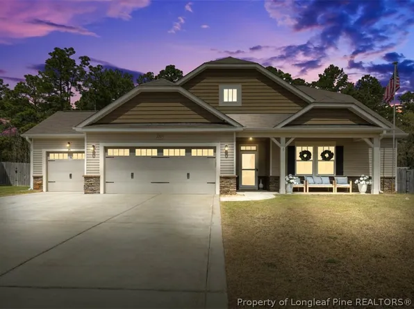 2252 Andalusian Dr, Hope Mills, NC 28348