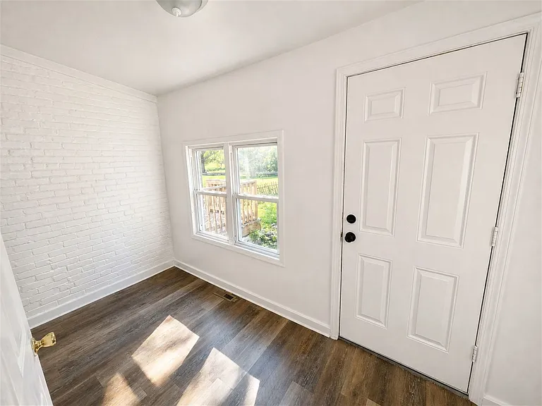 2238 N Pine St — Photo 9