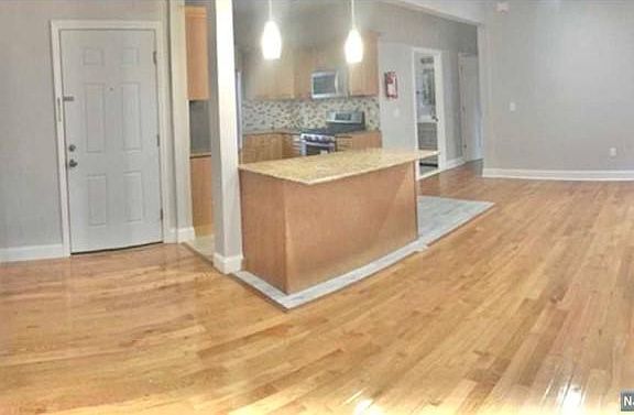 3rd image of 123 Delmar Pl Floor 2