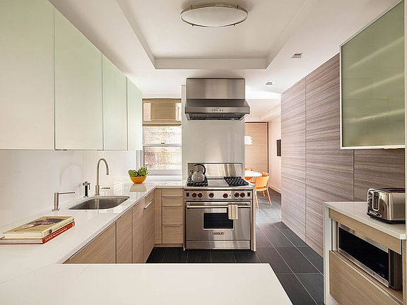 4th image of 8 E 96th St #7C