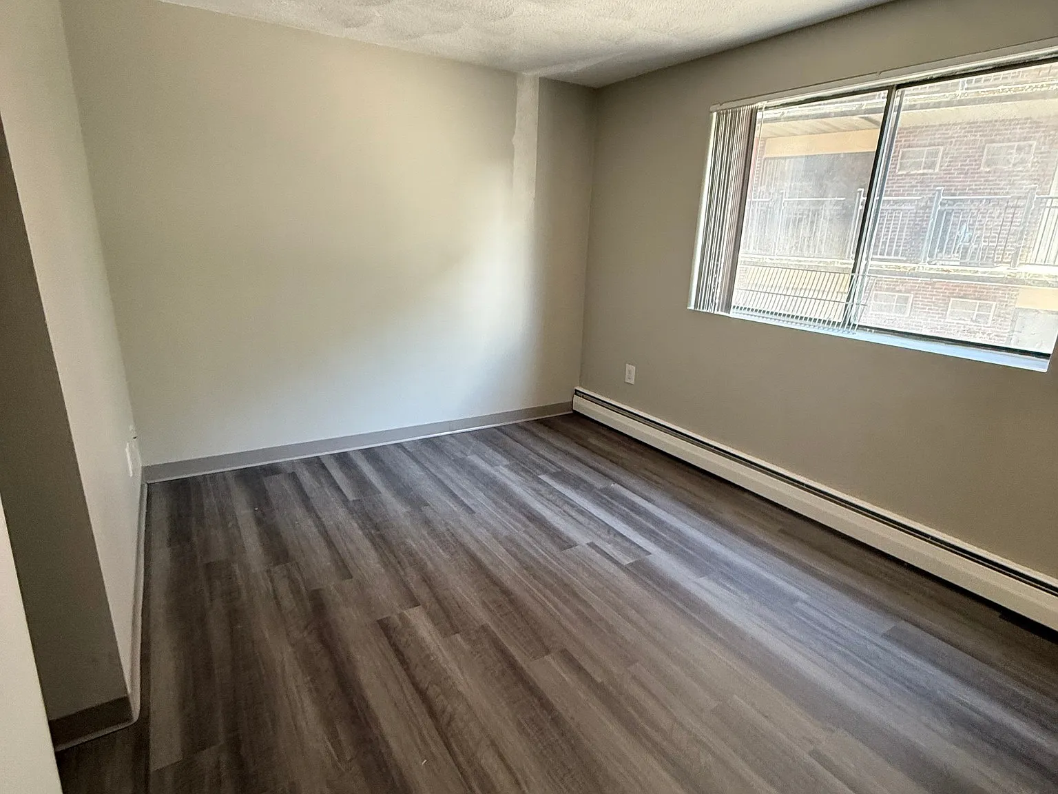 2 bed, 1.0 bath, 9999 sqft, $2,650 — Photo 4